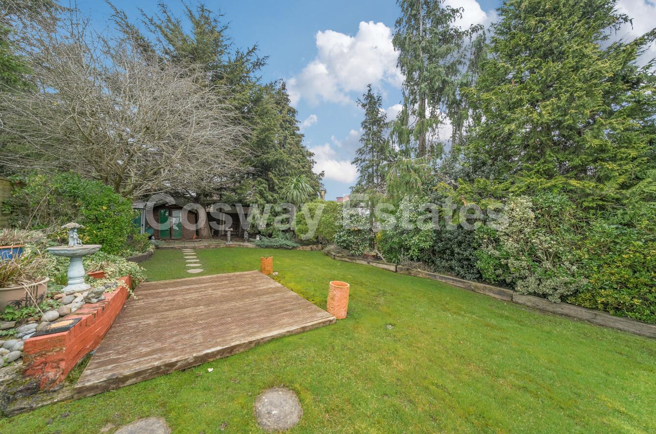 Stoneyfields Gardens, Edgware, HA8, Edgware